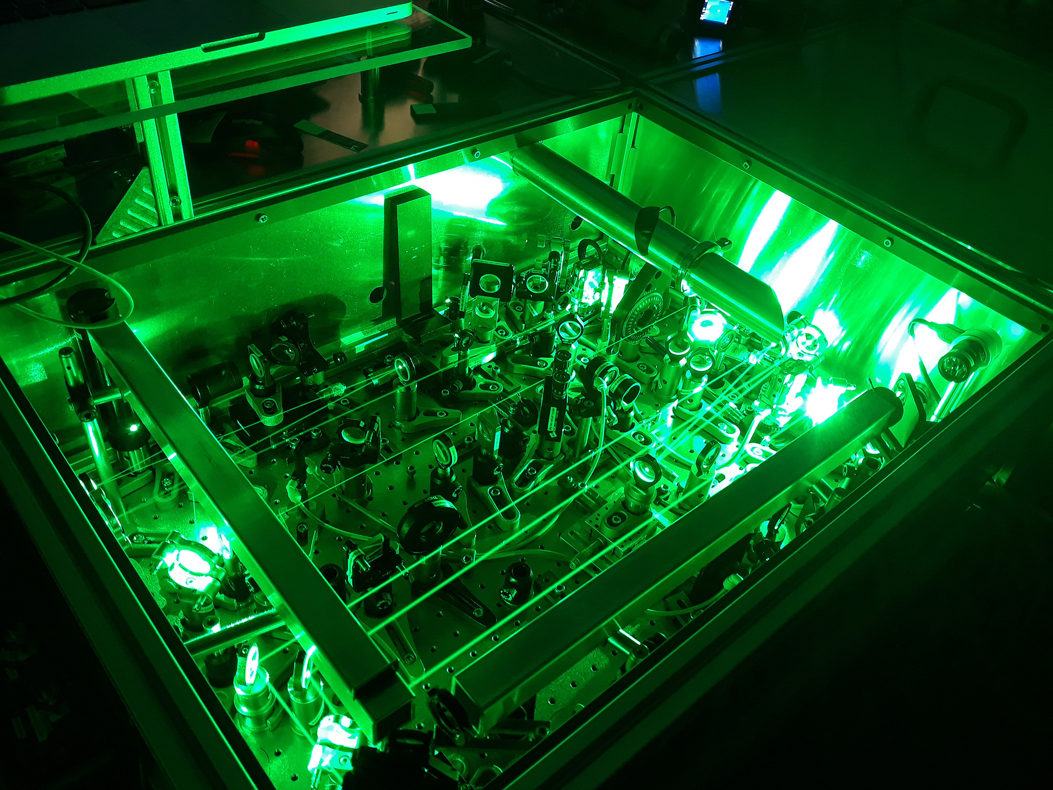 Green laser beam passing through optical setup